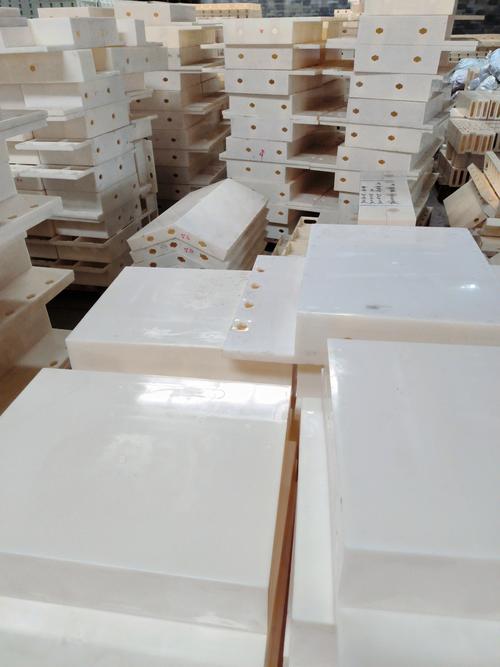 塑料模板可广泛应用于房建,市政,桥梁,隧道等各类工程,尤